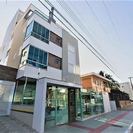 Lindo Apto, 50Metros Do Mar, Ideal Para Familias フロリアノポリス エクステリア 写真